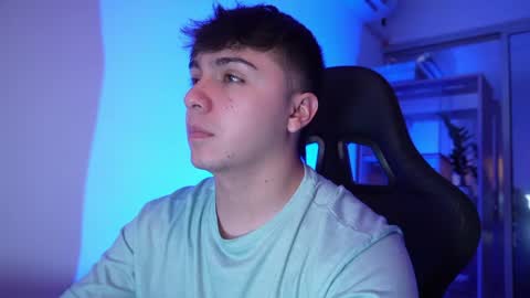 aron__cooper online show from May 19, 2026, 2:07 am