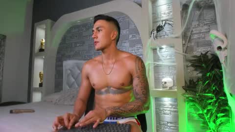 ARON BOLT online show from October 26, 2025, 12:33 pm