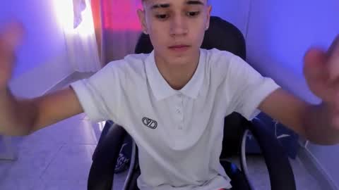 Aaron online show from November 15, 2025, 7:43 pm