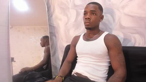 Snapshot of aron_clark chatting on March 28, 2026, 12:27 pm A R O N online show from March 28, 2026, 12:27 pm
