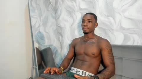 Snapshot of aron_clark chatting on April 1, 2026, 1:41 pm A R O N online show from April 1, 2026, 1:41 pm