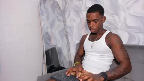 Snapshot of aron_clark chatting on April 11, 2026, 12:20 pm A R O N online show from April 11, 2026, 12:20 pm