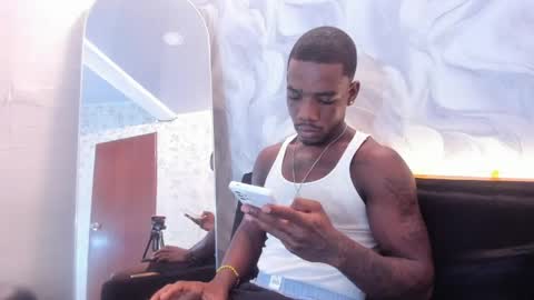 Snapshot of aron_clark chatting on April 18, 2026, 7:07 pm A R O N online show from April 18, 2026, 7:07 pm