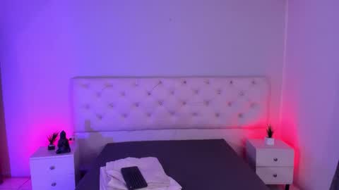 Aron cruz  online show from November 27, 2025, 1:35 pm