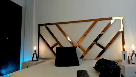 Aron cruz  online show from March 4, 2026, 1:17 pm