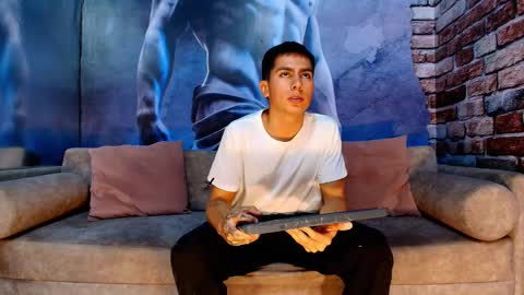 Snapshot of aron_pulse chatting on January 10, 2026, 2:41 pm aron_pulse online show from January 10, 2026, 2:41 pm