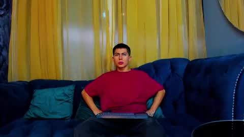 Snapshot of aron_pulse chatting on January 12, 2026, 1:38 pm aron_pulse online show from January 12, 2026, 1:38 pm