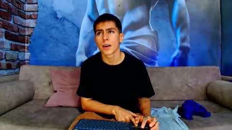 Snapshot of aron_pulse chatting on February 18, 2026, 1:40 pm aron_pulse online show from February 18, 2026, 1:40 pm