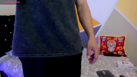 Snapshot of aron_santoro1 chatting on September 30, 2025, 2:11 pm Aron Santoro online show from September 30, 2025, 2:11 pm