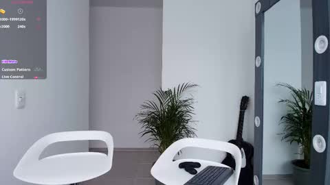 Snapshot of aron_santoro1 chatting on October 24, 2025, 4:14 pm Aron Santoro online show from October 24, 2025, 4:14 pm