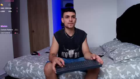 Snapshot of aron_santoro1 chatting on December 18, 2025, 8:26 pm Aron Santoro online show from December 18, 2025, 8:26 pm