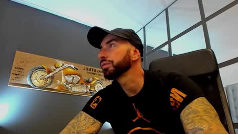 AronGrant online show from October 3, 2025, 9:06 am