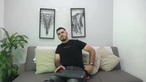 Snapshot of aronhilton chatting on January 13, 2026, 7:41 pm aronhilton online show from January 13, 2026, 7:41 pm