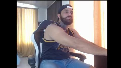 Snapshot of aronmiller404 chatting on November 6, 2025, 5:25 pm aronmiller online show from November 6, 2025, 5:25 pm