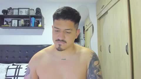 ARON  Independent model  online show from November 12, 2025, 10:52 pm