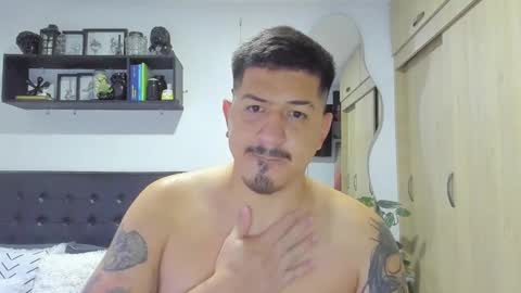 Snapshot of aronwilliams69 chatting on March 19, 2026, 1:20 am ARON Independent model online show from March 19, 2026, 1:20 am