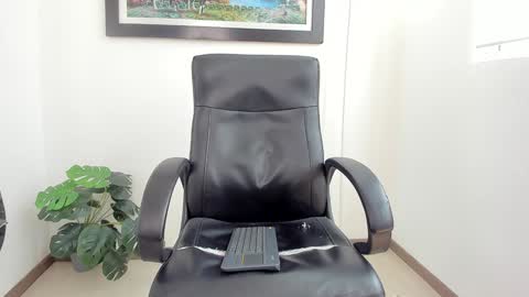 Snapshot of aroon_connor chatting on February 7, 2025, 7:49 pm online show from February 7, 2025, 7:49 pm