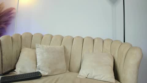   online show from October 30, 2025, 10:10 pm