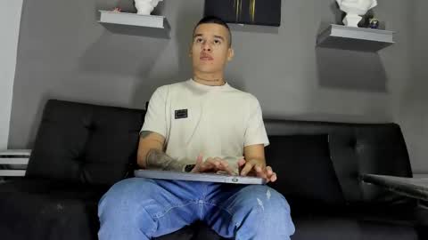 Snapshot of aroon_fit chatting on February 4, 2026, 12:00 pm AROON HOT online show from February 4, 2026, 12:00 pm