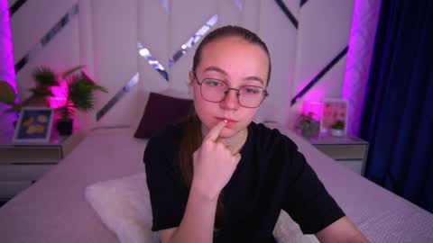 arrinawair online show from October 16, 2025, 7:20 am