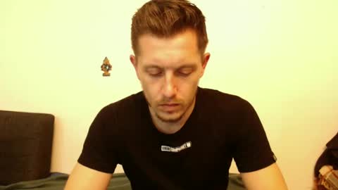 arromwilliam90 online show from January 26, 2025, 1:04 pm