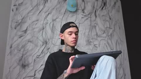   online show from October 10, 2025, 2:05 pm