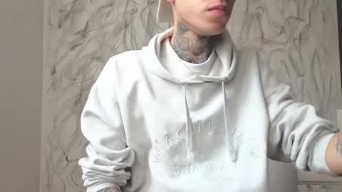   online show from October 11, 2025, 3:32 pm