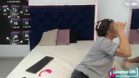 Snapshot of artemiza_love_ chatting on February 1, 2025, 12:16 pm artemiza online show from February 1, 2025, 12:16 pm