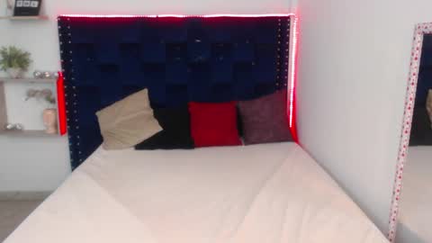 Snapshot of artemiza_love_ chatting on February 6, 2025, 12:16 pm artemiza online show from February 6, 2025, 12:16 pm
