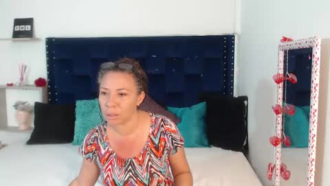 Snapshot of artemiza_love_ chatting on February 21, 2025, 12:06 pm artemiza online show from February 21, 2025, 12:06 pm