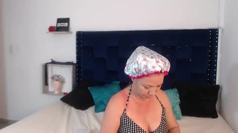 Snapshot of artemiza_love_ chatting on February 24, 2025, 12:16 pm artemiza online show from February 24, 2025, 12:16 pm