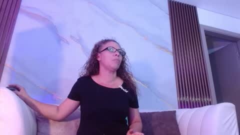 Snapshot of artemiza_love_ chatting on October 1, 2025, 12:11 pm artemiza online show from October 1, 2025, 12:11 pm
