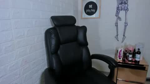 artenisa_tay69 online show from October 27, 2025, 2:59 am