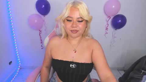 Snapshot of arthemiss033 chatting on September 25, 2025, 1:53 am Val online show from September 25, 2025, 1:53 am