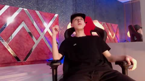 arthurcox_ online show from September 8, 2025, 11:26 pm