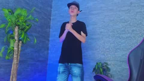 arthurcox_ online show from September 24, 2025, 5:38 pm