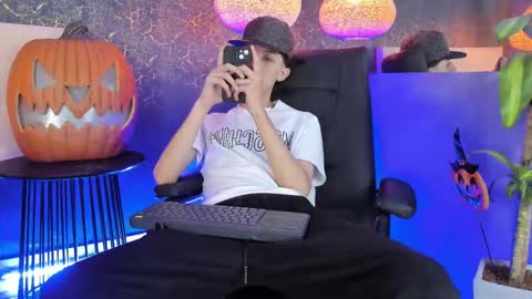 arthurcox_ online show from October 26, 2025, 11:31 pm