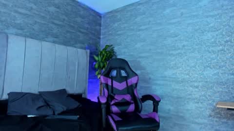 arthurcox_ online show from November 7, 2025, 5:35 pm