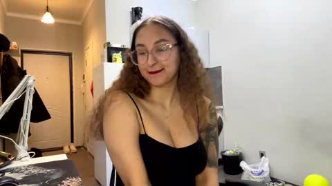 Snapshot of arthurmomaya chatting on February 17, 2026, 3:29 pm Mia online show from February 17, 2026, 3:29 pm