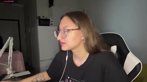 Snapshot of arthurmomaya chatting on February 18, 2026, 3:52 pm Mia online show from February 18, 2026, 3:52 pm