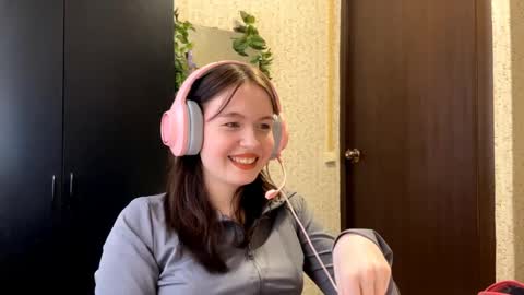 Snapshot of artiekuszynski chatting on May 1, 2026, 3:49 pm Mary online show from May 1, 2026, 3:49 pm