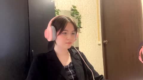 Snapshot of artiekuszynski chatting on May 4, 2026, 3:08 pm Mary online show from May 4, 2026, 3:08 pm