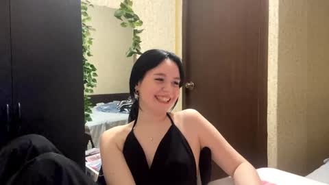 Snapshot of artiekuszynski chatting on May 20, 2026, 9:43 pm Mary online show from May 20, 2026, 9:43 pm