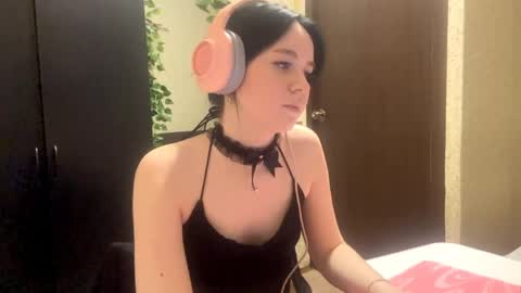 Snapshot of artiekuszynski chatting on May 23, 2026, 9:19 pm Mary online show from May 23, 2026, 9:19 pm