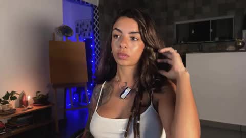 Snapshot of artisis_ chatting on November 19, 2025, 10:32 pm isis online show from November 19, 2025, 10:32 pm