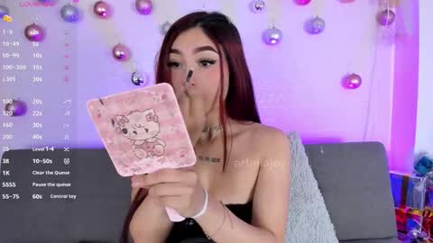 MIA OF artmiajoy online show from December 15, 2025, 11:14 am