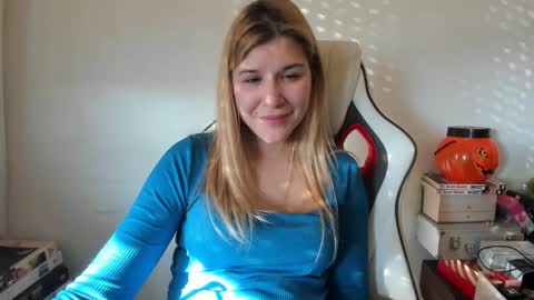 Snapshot of artsyandcraftsy_ chatting on February 4, 2025, 2:10 pm MIA online show from February 4, 2025, 2:10 pm