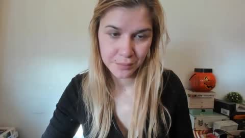 Snapshot of artsyandcraftsy_ chatting on February 8, 2025, 1:11 pm MIA online show from February 8, 2025, 1:11 pm