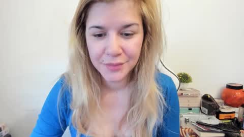 Snapshot of artsyandcraftsy_ chatting on February 14, 2025, 10:17 am MIA online show from February 14, 2025, 10:17 am