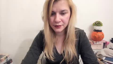 Snapshot of artsyandcraftsy_ chatting on February 25, 2025, 8:09 pm MIA online show from February 25, 2025, 8:09 pm